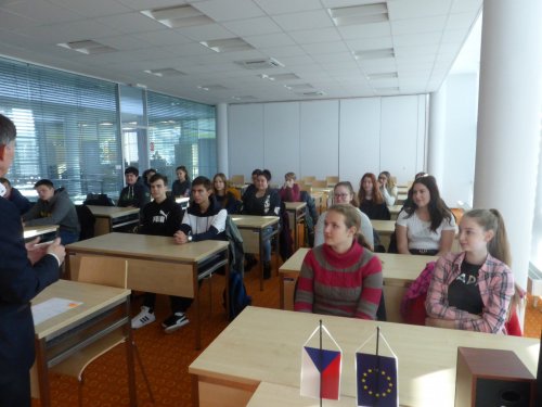 9.třída na exkurzi ve Střední škole průmyslové a Obchodní akademii v Uherském Brodě
